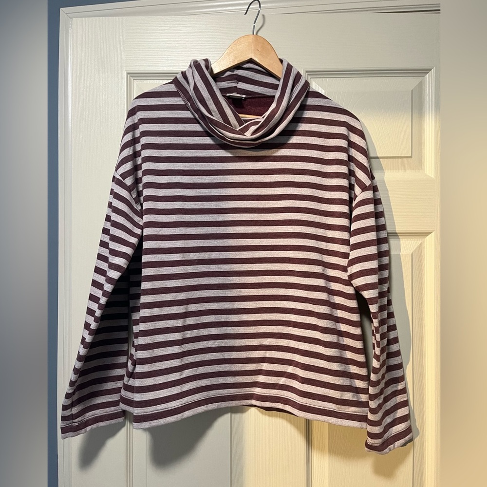 J.Crew stripped turtleneck tan & brick red medium